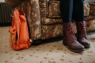 Dormeuse chesterfield : capitonnage et cuir, repos en grand style