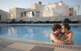 Méridienne capitonnée : dossier travaillé et finition soignée